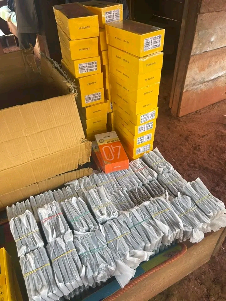 Est-Cameroun : les douanes saisissent 827 téléphones de contrebande 1791052884695